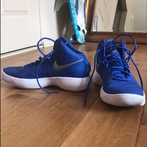 Basketball shoes